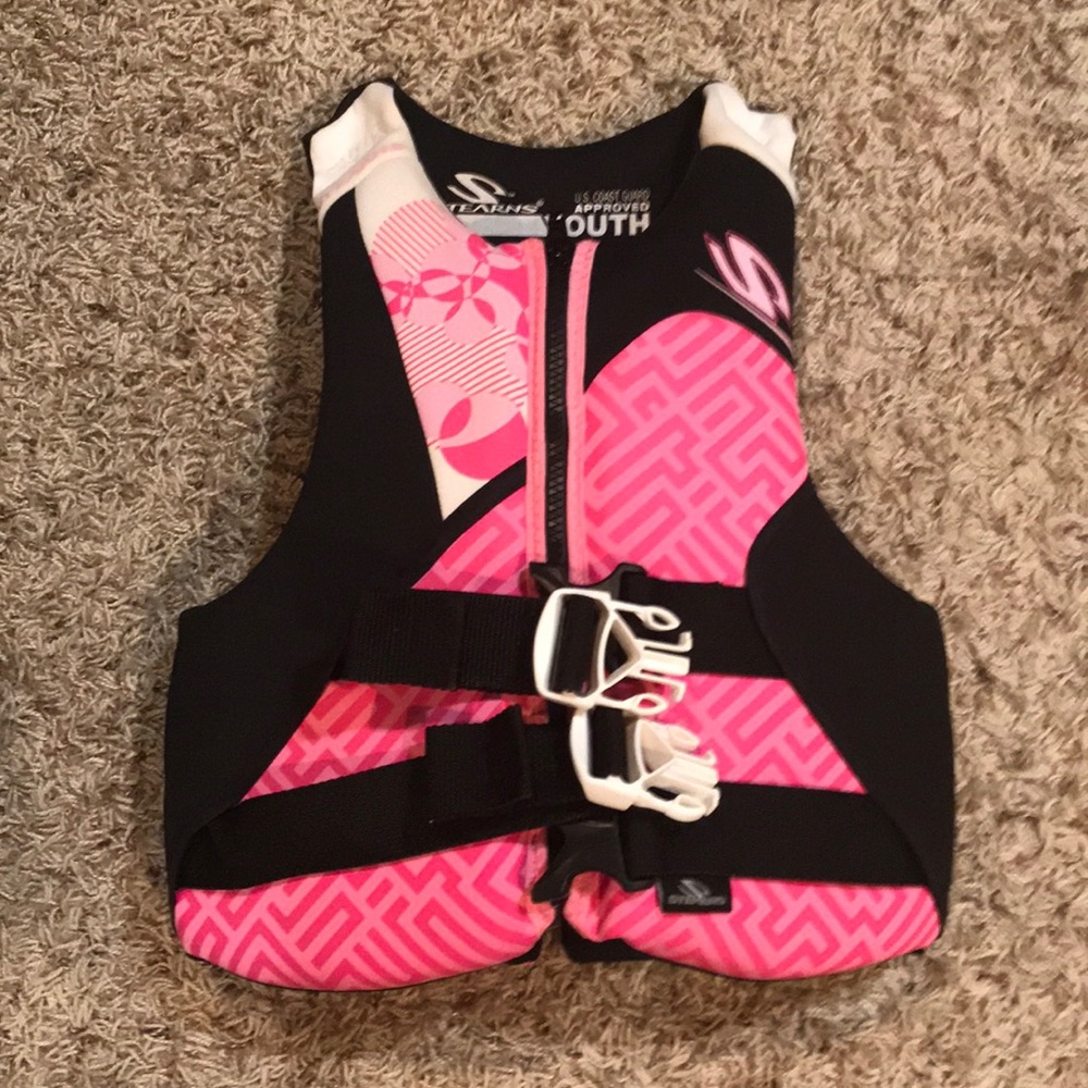 Youth life jacket for 50-90 pounds.